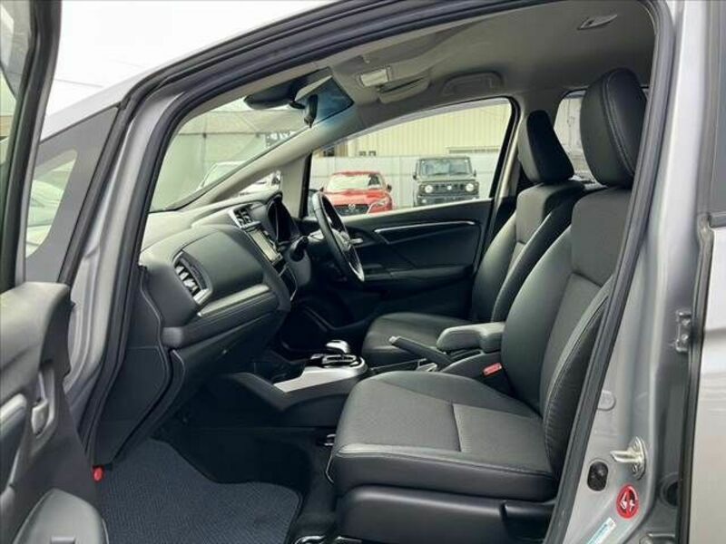 FIT HYBRID-16