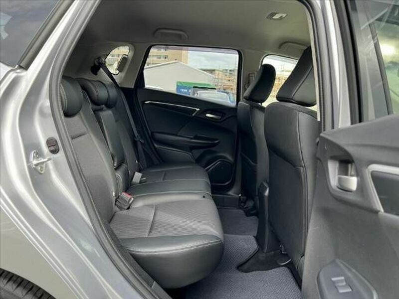 FIT HYBRID-17