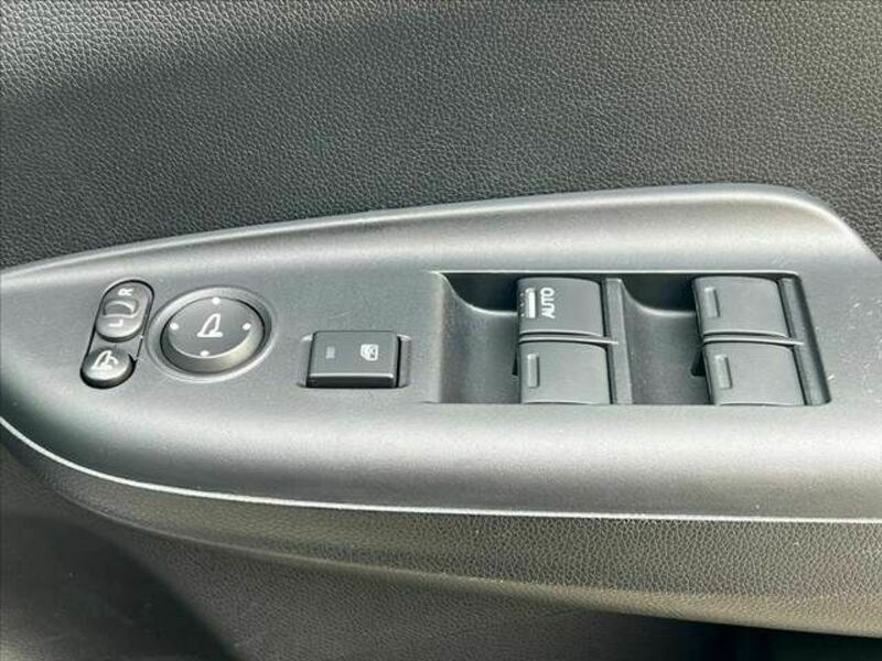 FIT HYBRID-27