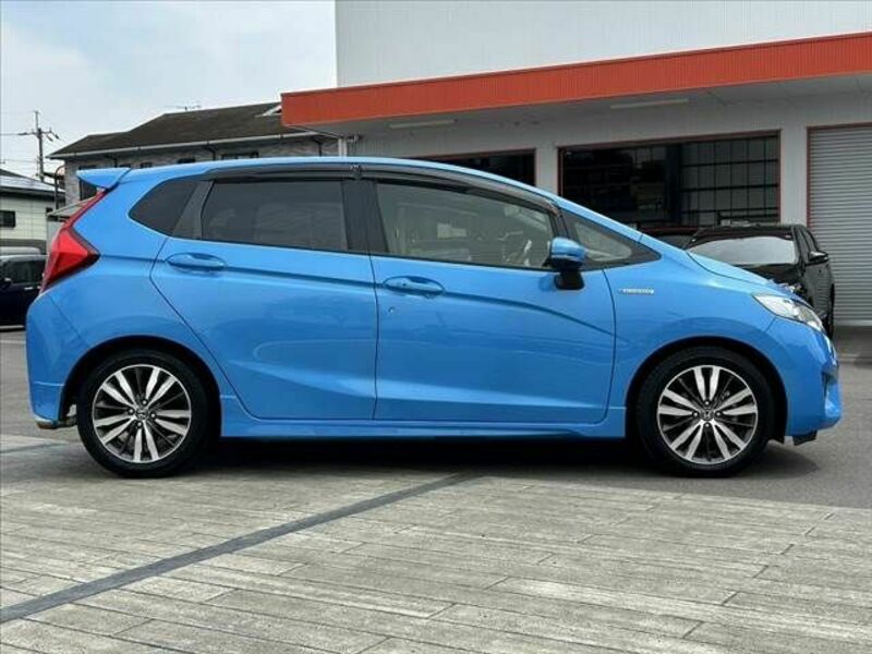 FIT HYBRID-11