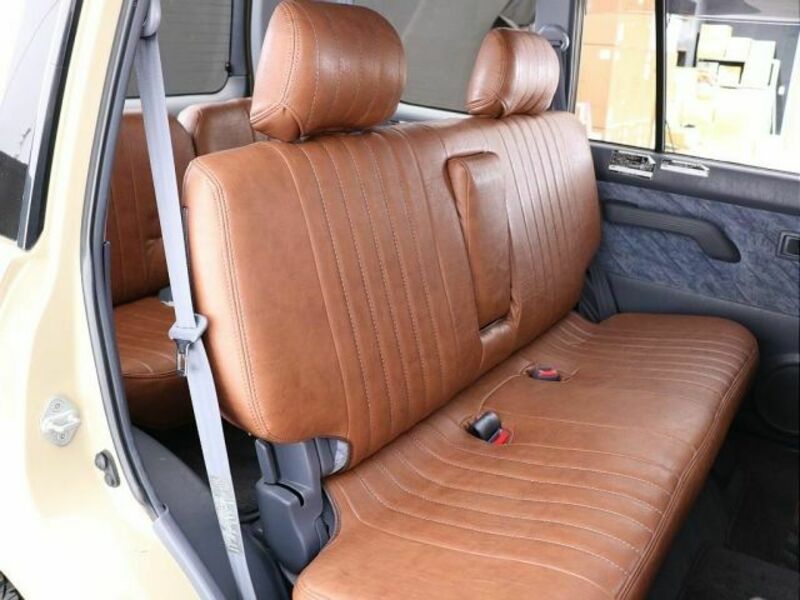 LAND CRUISER PRADO-6