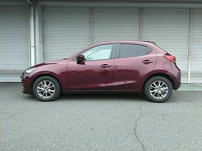 MAZDA2