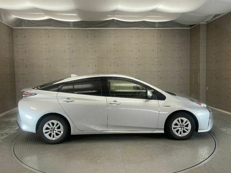 PRIUS-6