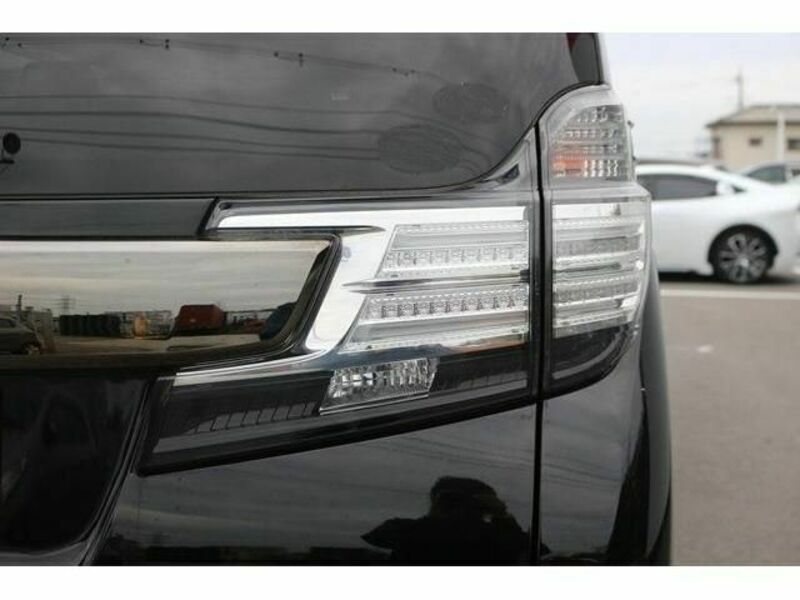 VELLFIRE-11