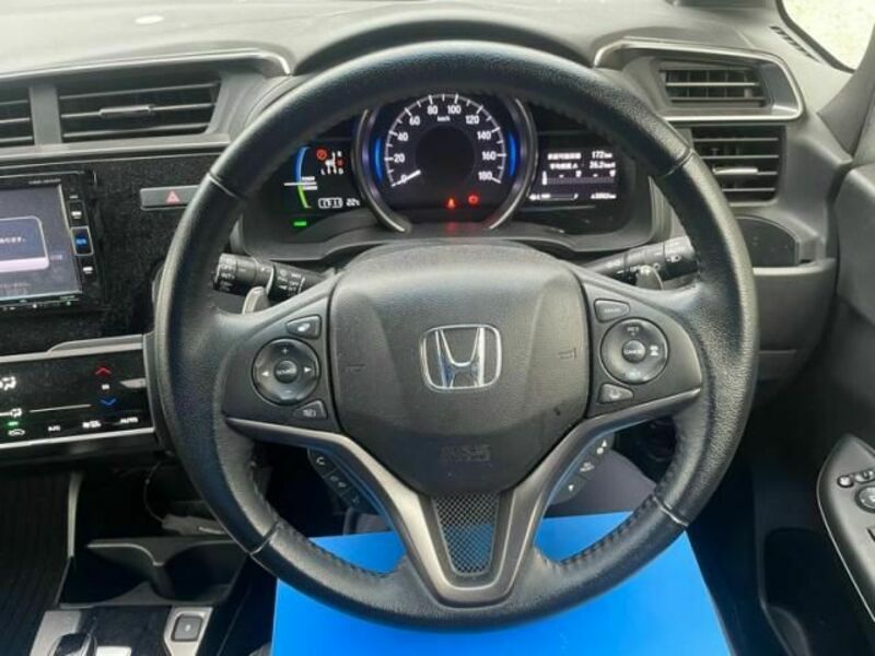 FIT HYBRID-15