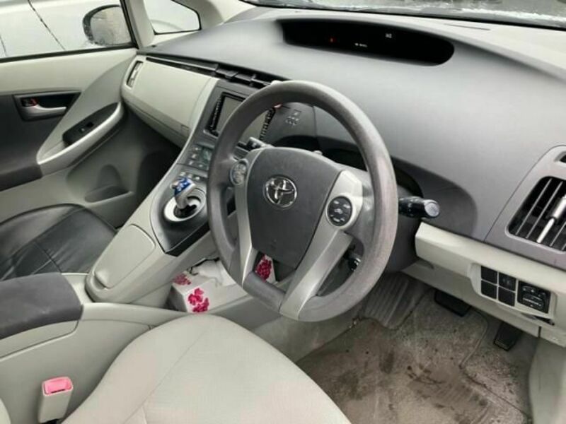 PRIUS-6