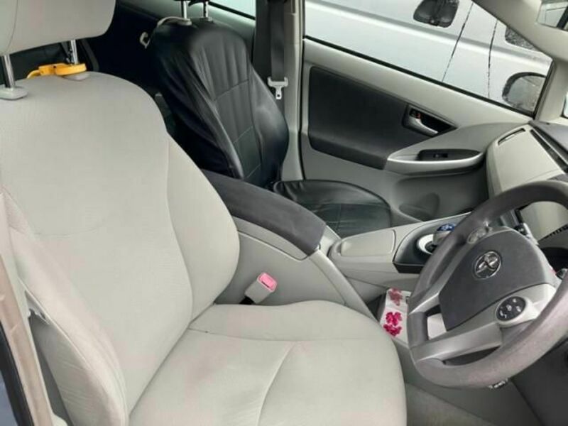 PRIUS-7