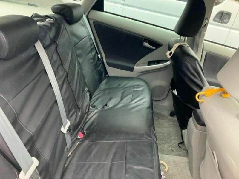 PRIUS-8