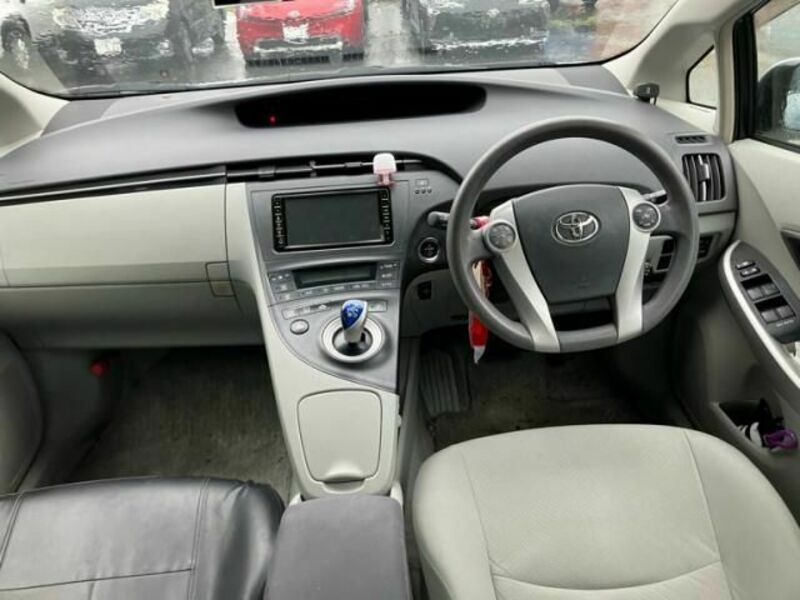 PRIUS-12