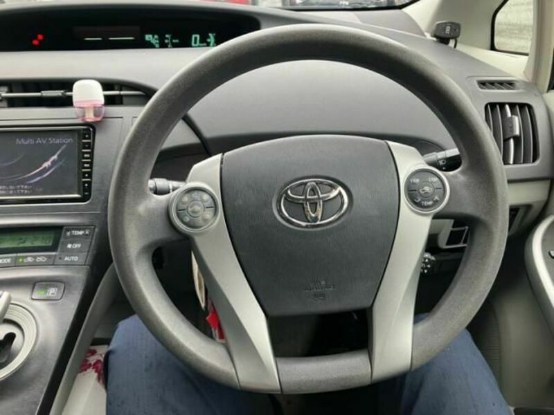 PRIUS-13