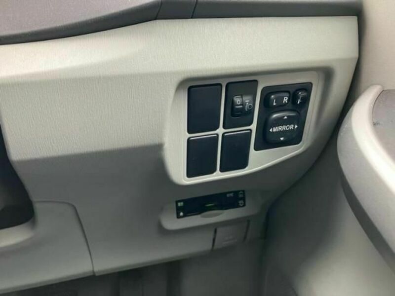 PRIUS-17