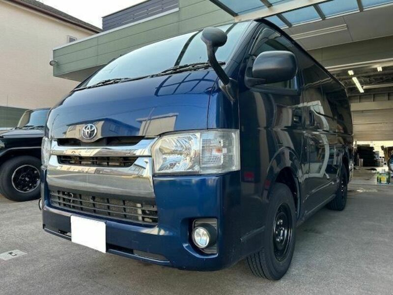 TOYOTA HIACE VAN