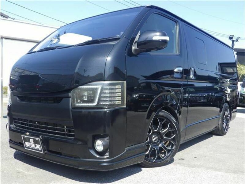 TOYOTA HIACE