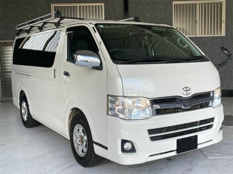 TOYOTA HIACE VAN