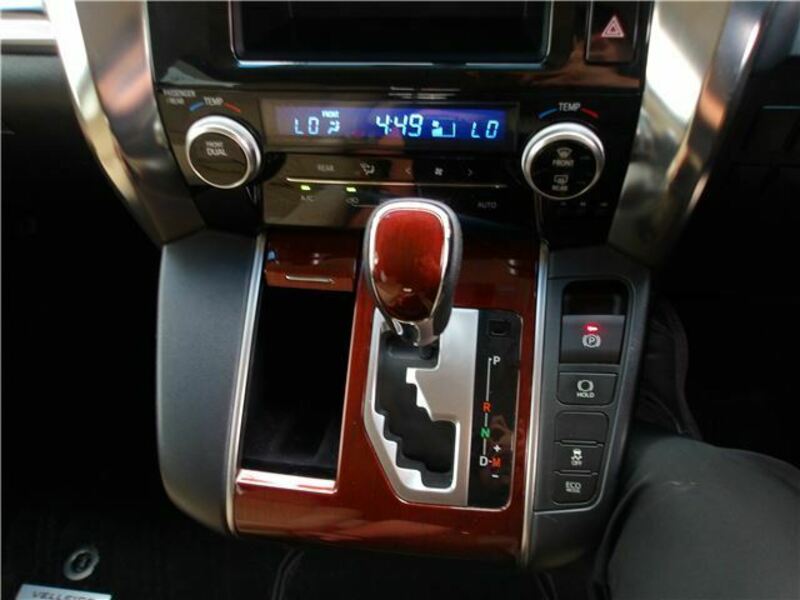 VELLFIRE-26