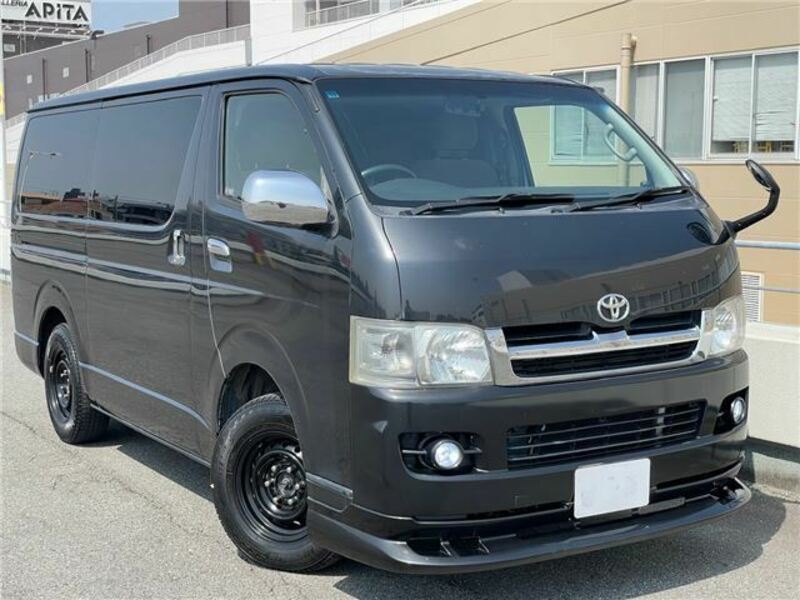 TOYOTA HIACE VAN