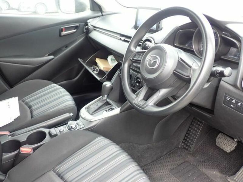 MAZDA2