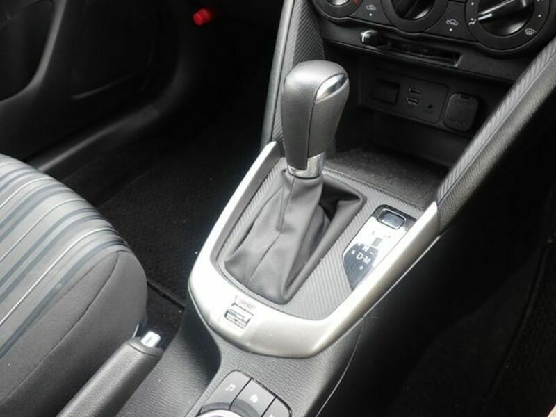 MAZDA2
