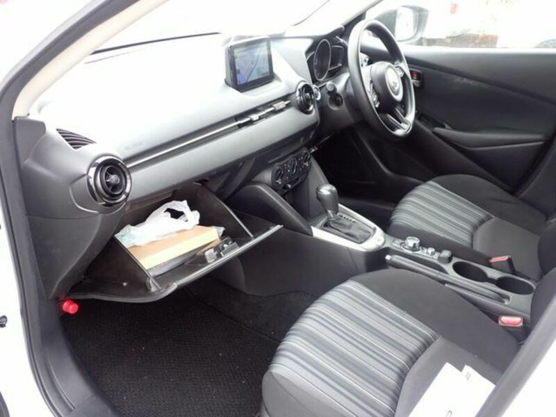 MAZDA2