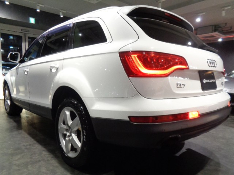 Q7