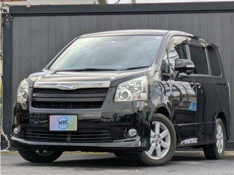 TOYOTA　NOAH