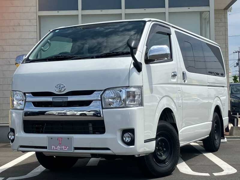 TOYOTA HIACE VAN