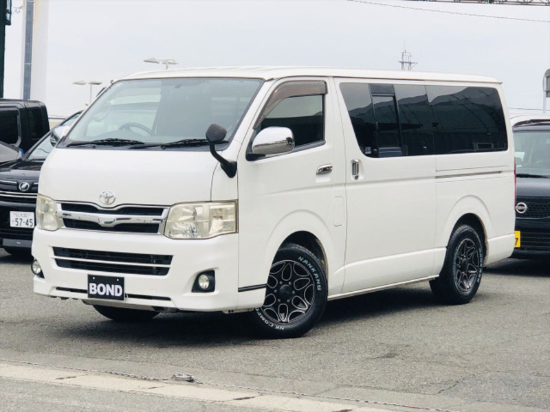 TOYOTA HIACE VAN