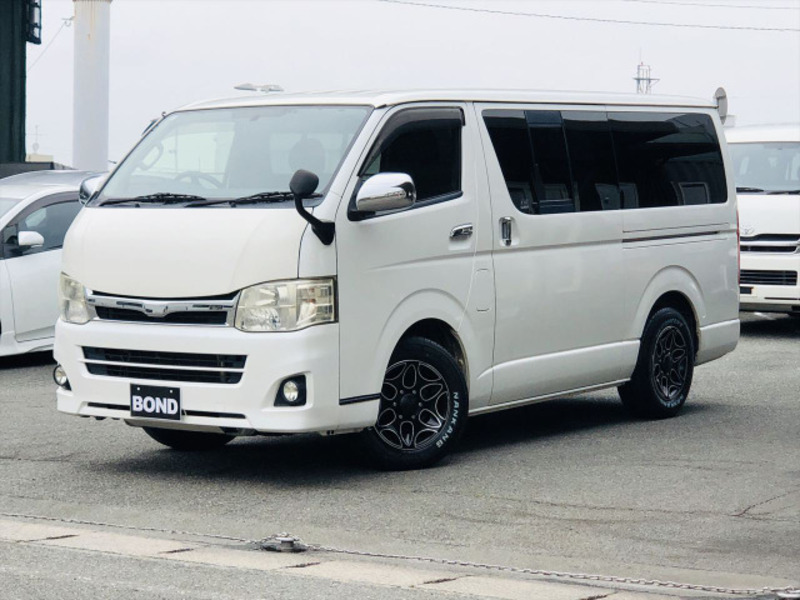 TOYOTA HIACE VAN