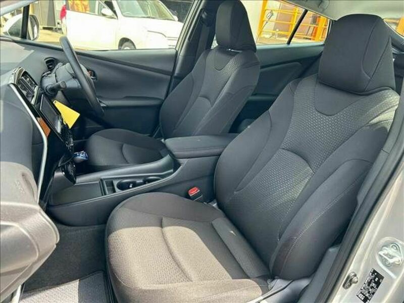 PRIUS-16
