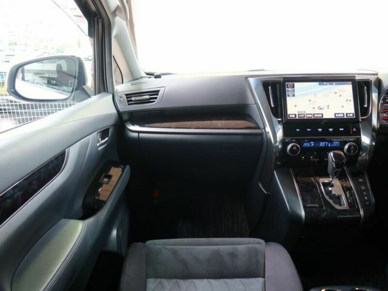 VELLFIRE-13