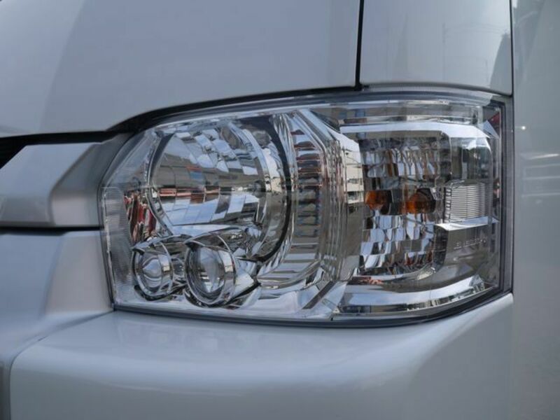 HIACE COMMUTER