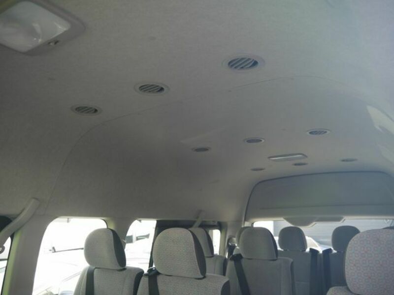HIACE COMMUTER