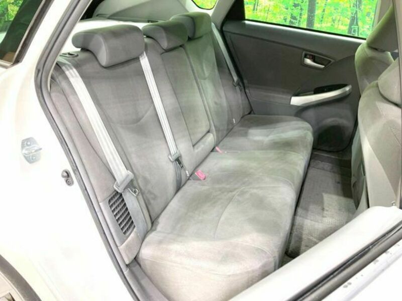 PRIUS-8