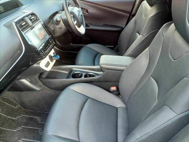 PRIUS-16