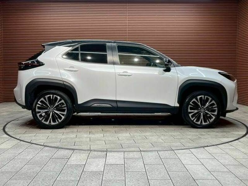 YARIS CROSS-14