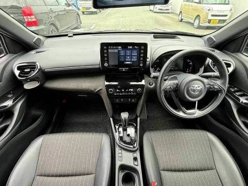 YARIS CROSS