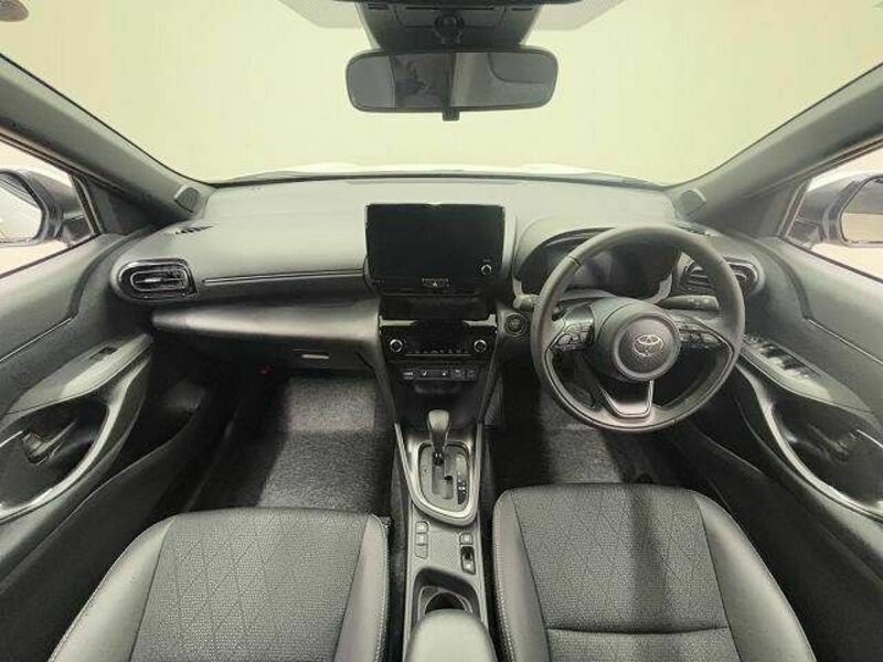 YARIS CROSS-1