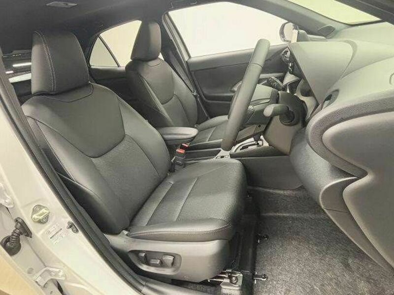 YARIS CROSS-4