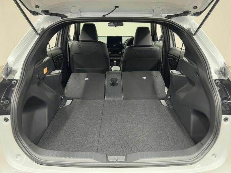 YARIS CROSS-12