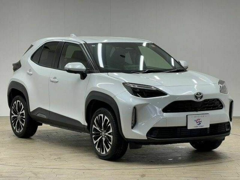 YARIS CROSS-13