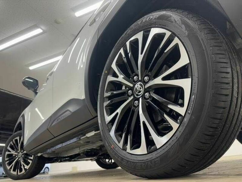 YARIS CROSS-18
