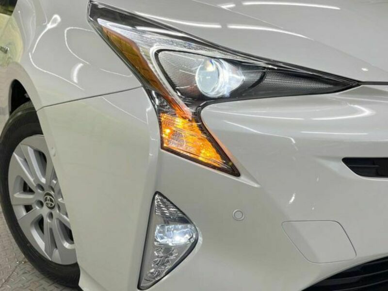 PRIUS-11