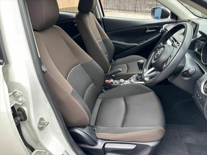 MAZDA2