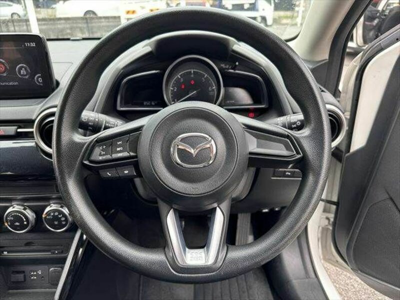 MAZDA2