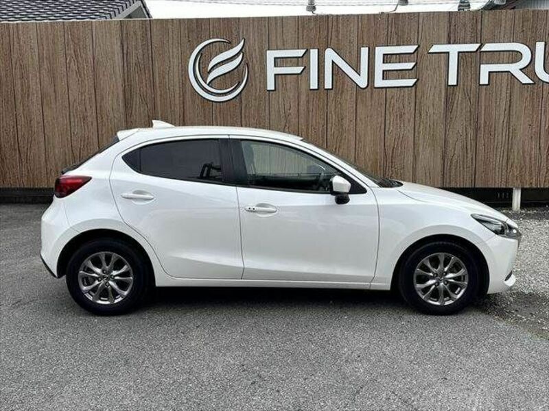 MAZDA2