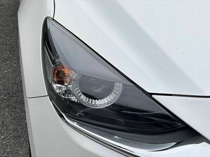 MAZDA2