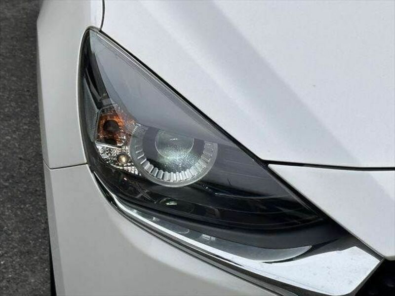 MAZDA2