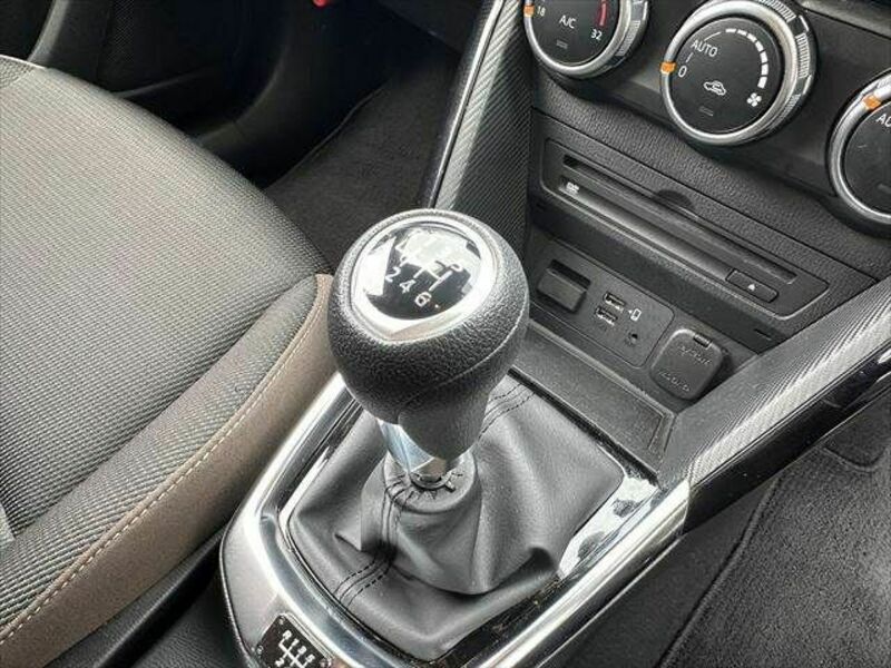 MAZDA2