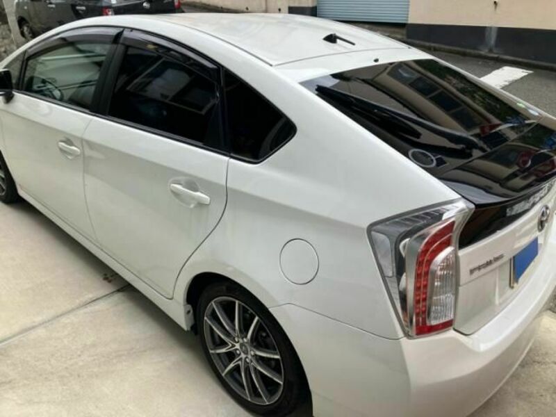 PRIUS-4