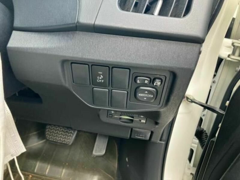 PRIUS-12